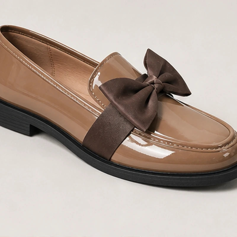Jolie Patent Bow Loafer - Brown - Loafers - Brondals - Image 1